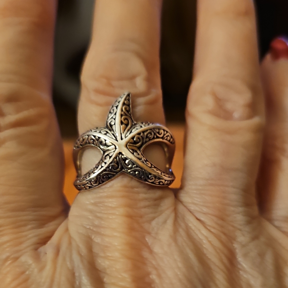 Intricate Starfish Filigree Ring in Silver Tone